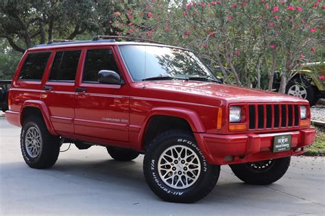 Fenders for 1997 Jeep Grand Cherokee for sale 